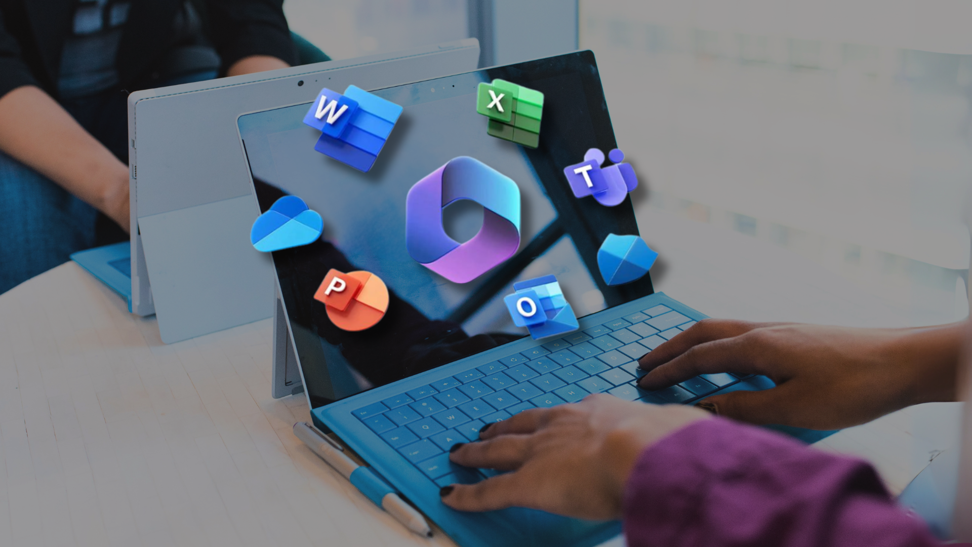 Microsoft 365 te ofrece herramientas para optimizar la gestión del trabajo, mejorar la organización y aumentar la productividad.